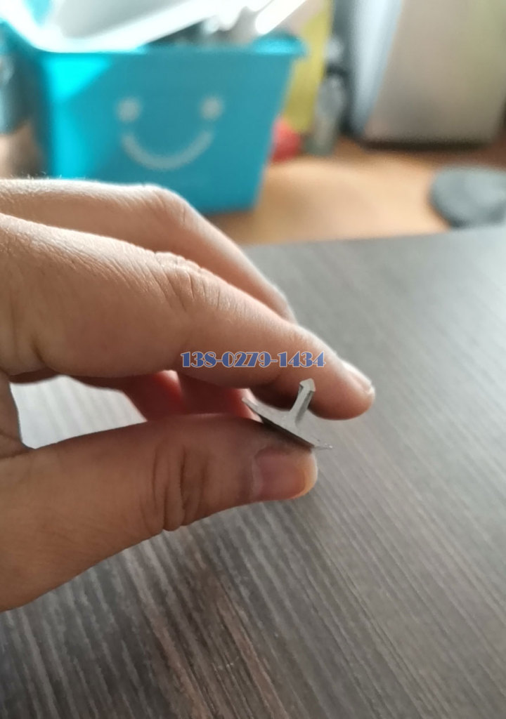 T字形压槽铝条型材 T字形压槽铝条型材