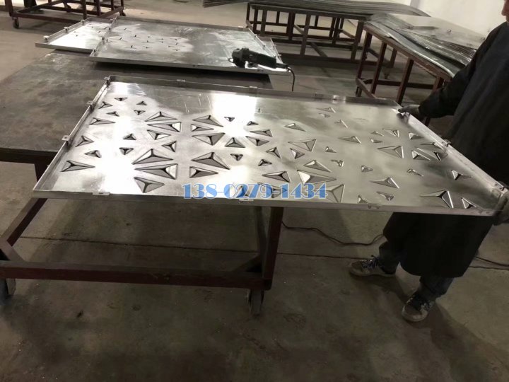 压孔铝单板背面图 压孔铝单板背面图