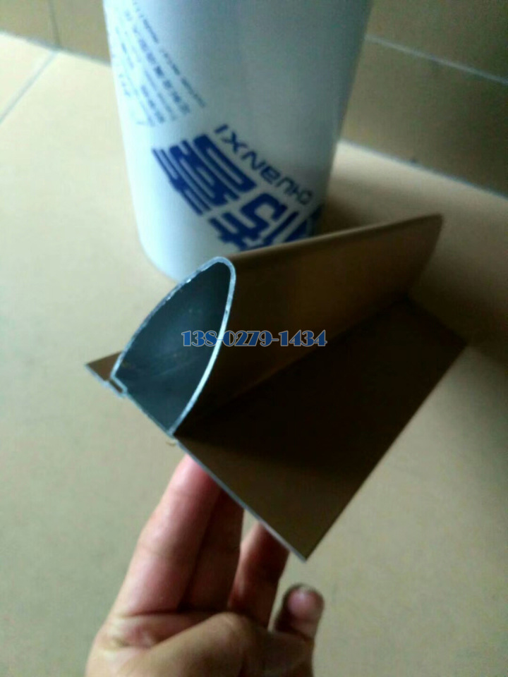 带封板的仔弹头铝挂片型材斜面视觉 带封板的仔弹头铝挂片型材斜面视觉