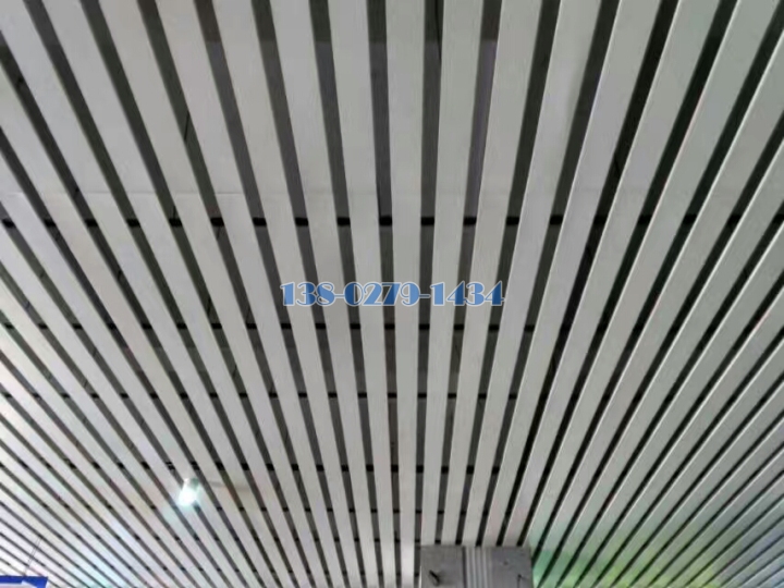 白色R形铝条扣吊顶 白色R形铝条扣吊顶