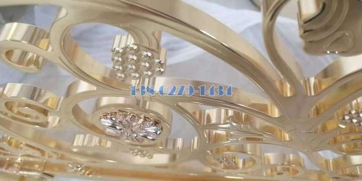 金色镜面电镀浮雕铝窗花雕刻细节 金色镜面电镀浮雕铝窗花雕刻细节