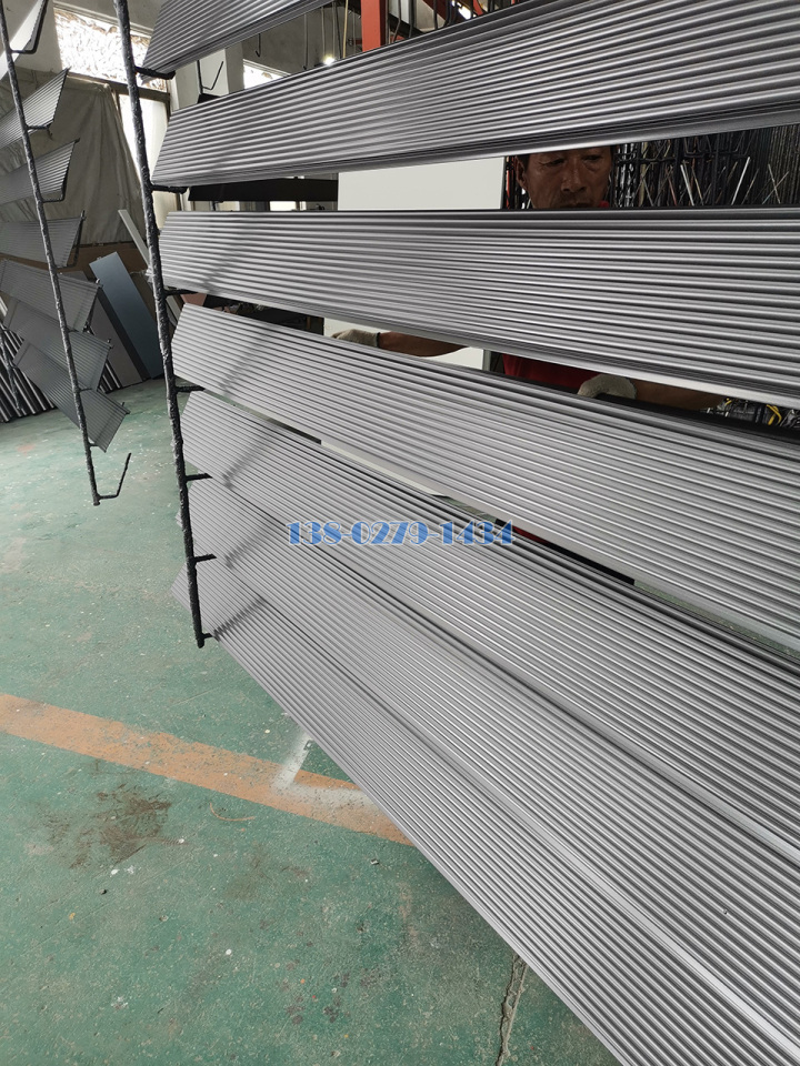 凹凸長城鋁型材噴氟碳灰色