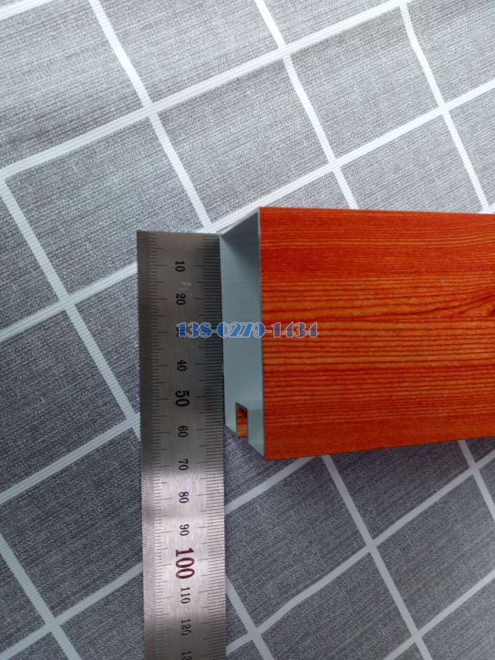 木纹色型材铝方通吊顶 木纹色型材铝方通吊顶