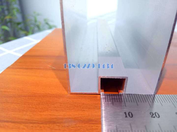木纹色型材铝方通吊顶截面图 木纹色型材铝方通吊顶截面图