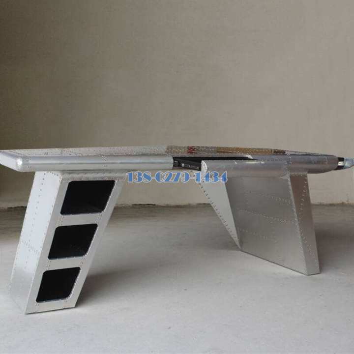 鋁單板焊接成的桌子半成品