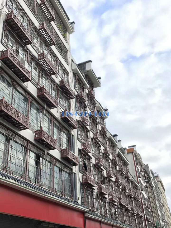 中式仿古陽臺鋁窗花