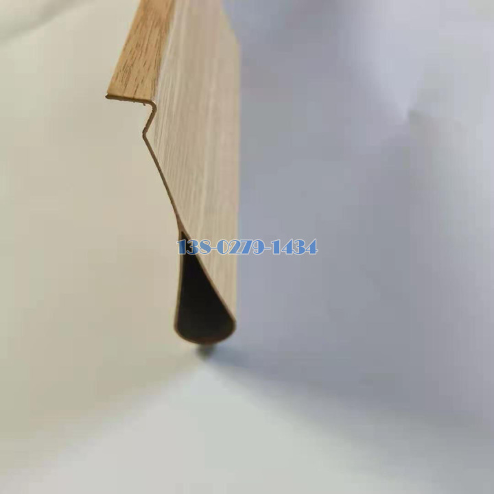 木纹色滴水铝挂片截面 木纹色滴水铝挂片截面
