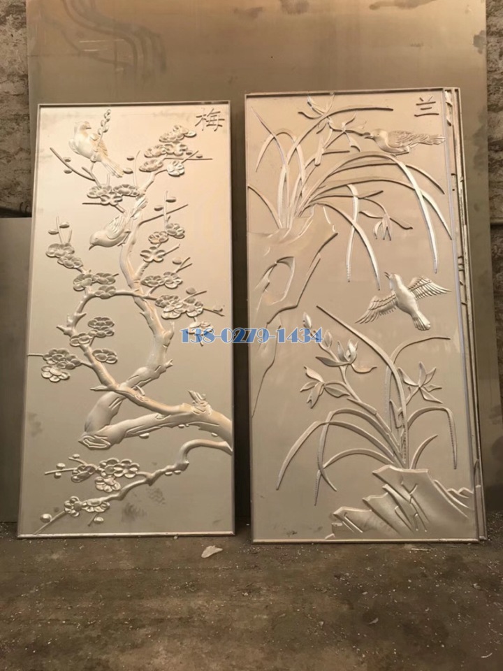 梅花和兰花浮雕铝板牌匾 梅花和兰花浮雕铝板牌匾