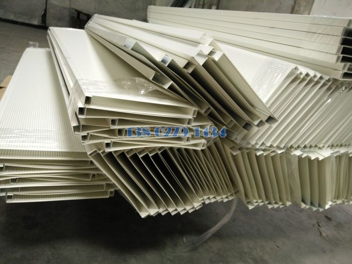 白色冲孔G型铝条扣 白色冲孔G型铝条扣