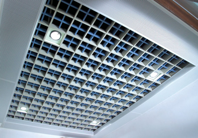 透气铝格栅跌级错位安装