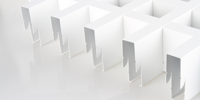 白色宽底铝格栅侧面图