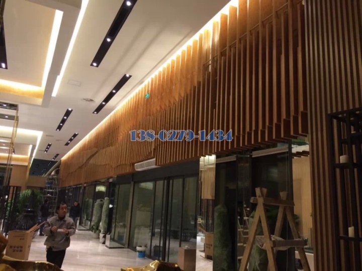 门头双层堆叠图案木纹铝方通 门头双层堆叠图案木纹铝方通