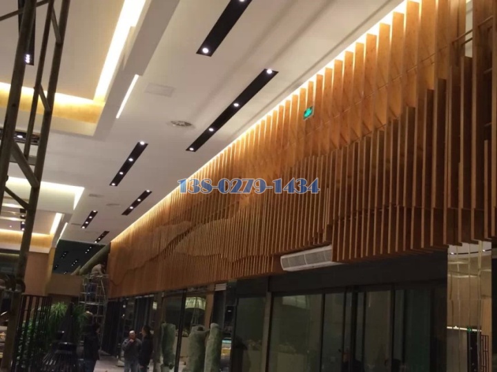 木纹铝方通拼装图案门头 木纹铝方通拼装图案门头