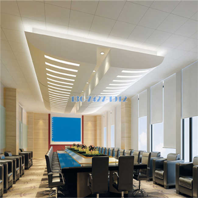 會議室中間安裝鋁合金鏤空燈槽