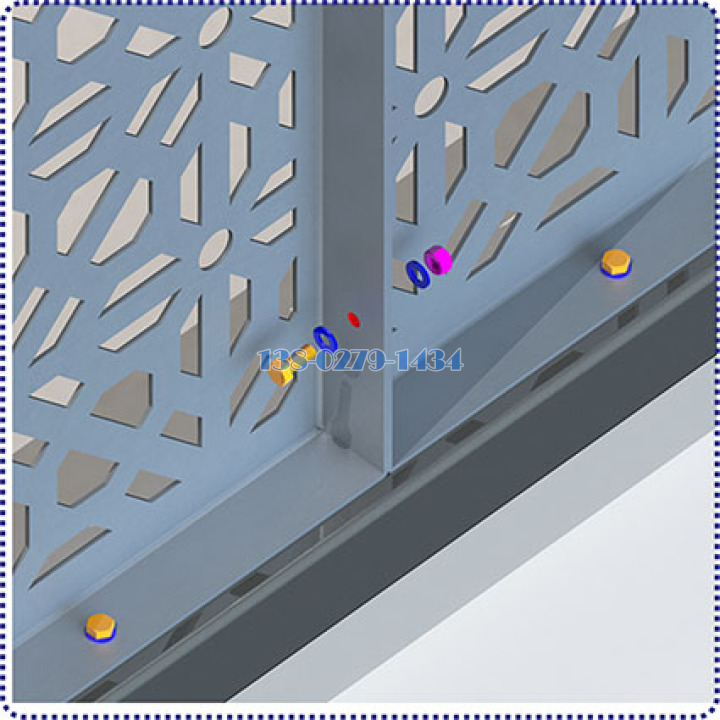 螺丝穿透两铝板折边相互连接一起