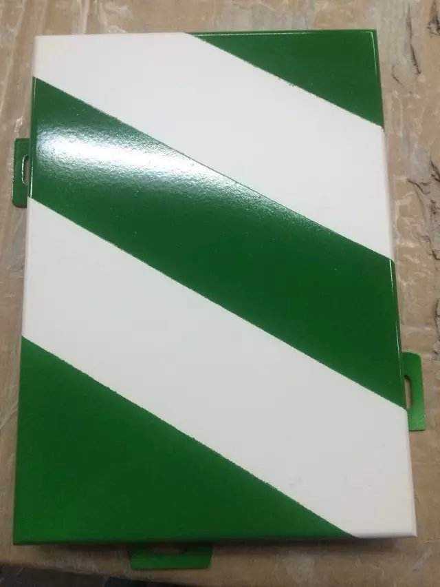 烤瓷铝单板表面图层