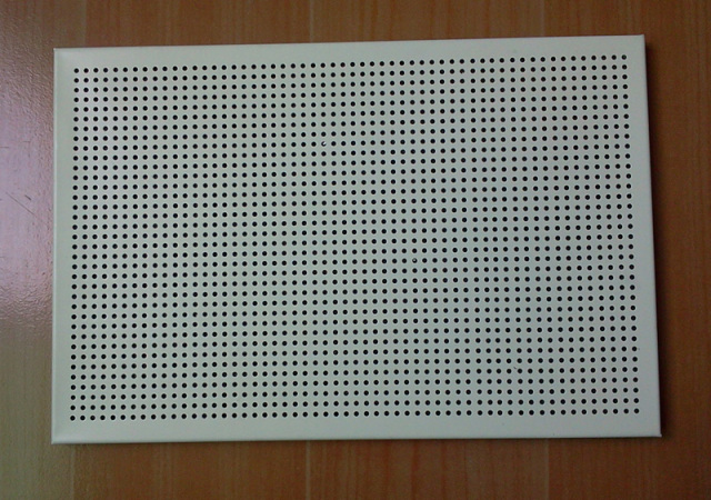 冲孔铝蜂窝板正面