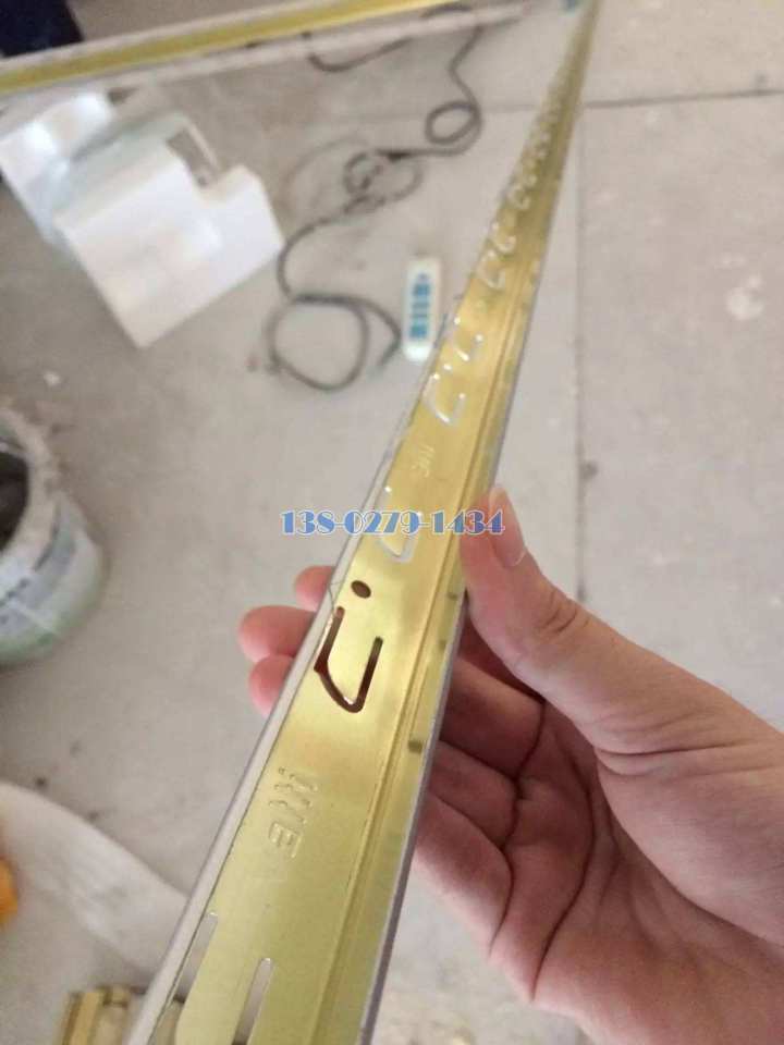 注意修邊線的質量，直接影響板材