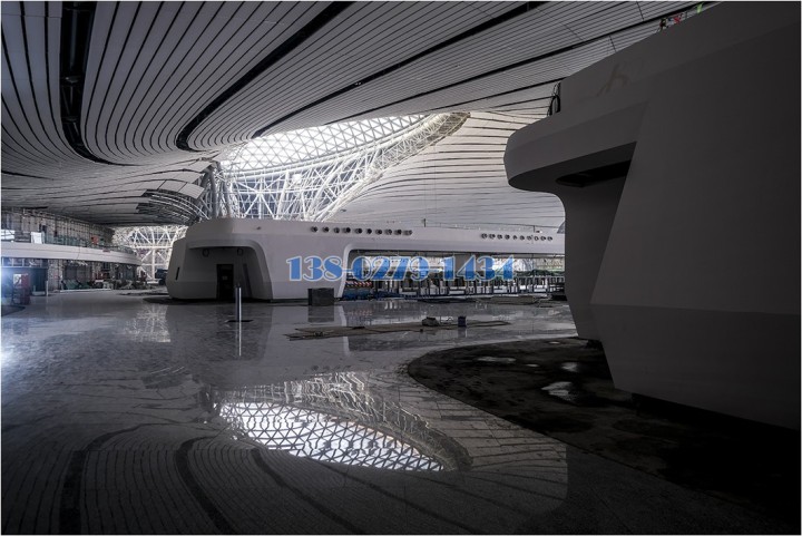 ���駹���᪺�Ⲽ�j�U