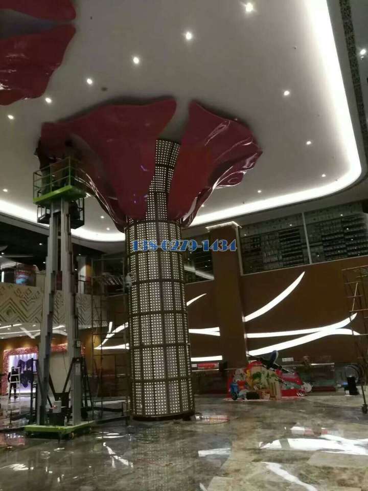 正在安装每一片花瓣到包柱上面 正在安装每一片花瓣到包柱上面