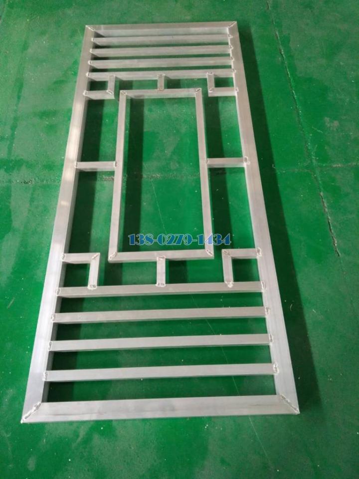 �����j���T����