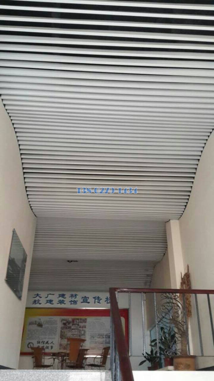 波浪造型铝方通仰视视觉 波浪造型铝方通仰视视觉